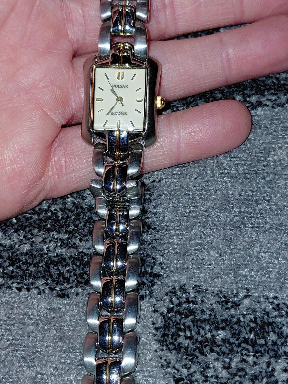 Vintage Pulsar Women’s Two Tone Tank Watch V401-6030 50M Y2K Retro Minimalist CC